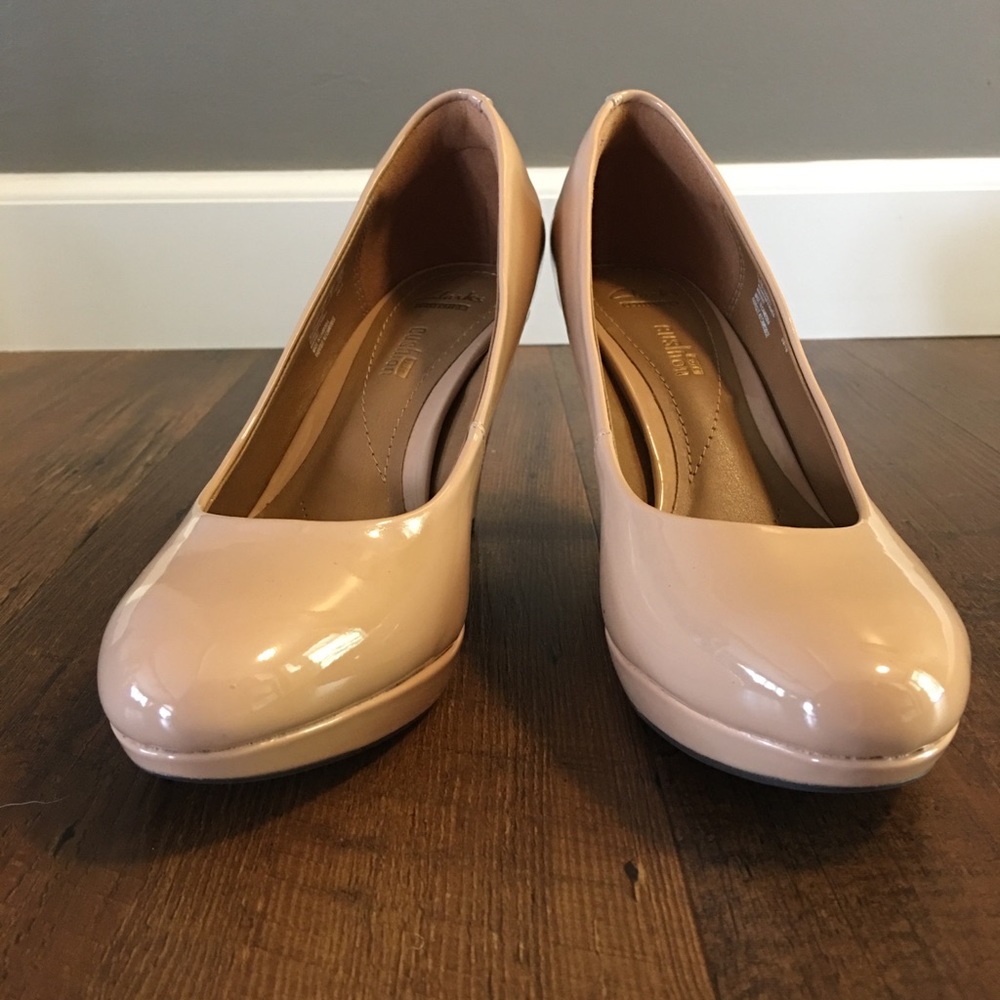 Clarks patent leather nude heels